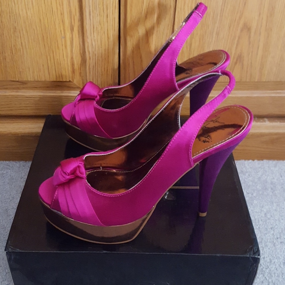 Colin Stuart Pumps - Picture 2 of 6
